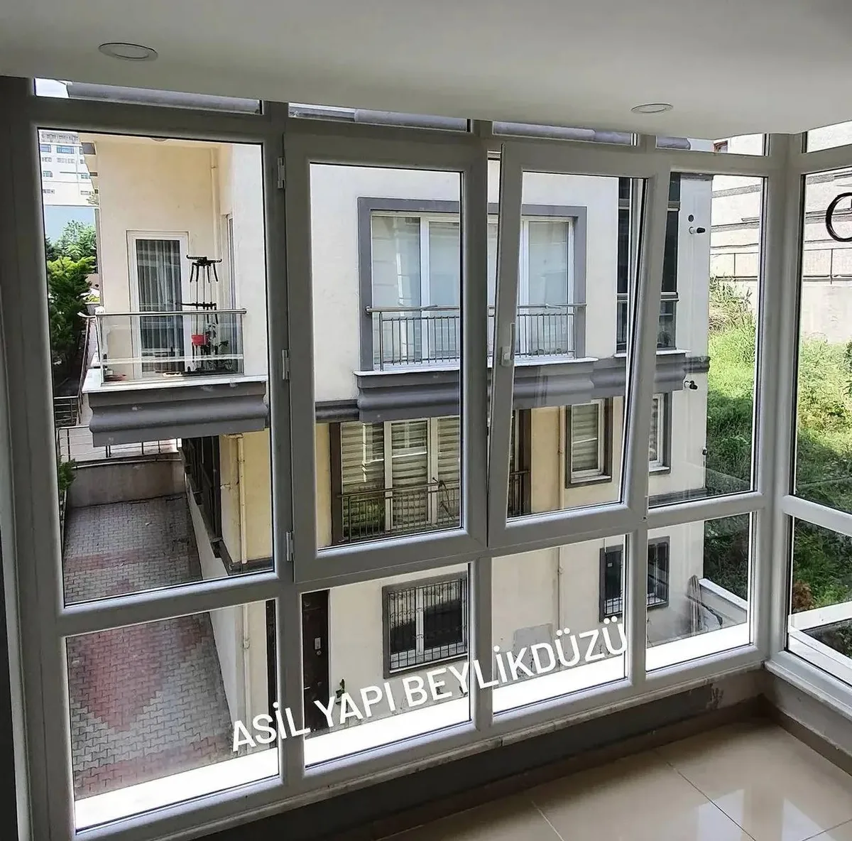 Balkonda PVC pencere uygulaması
